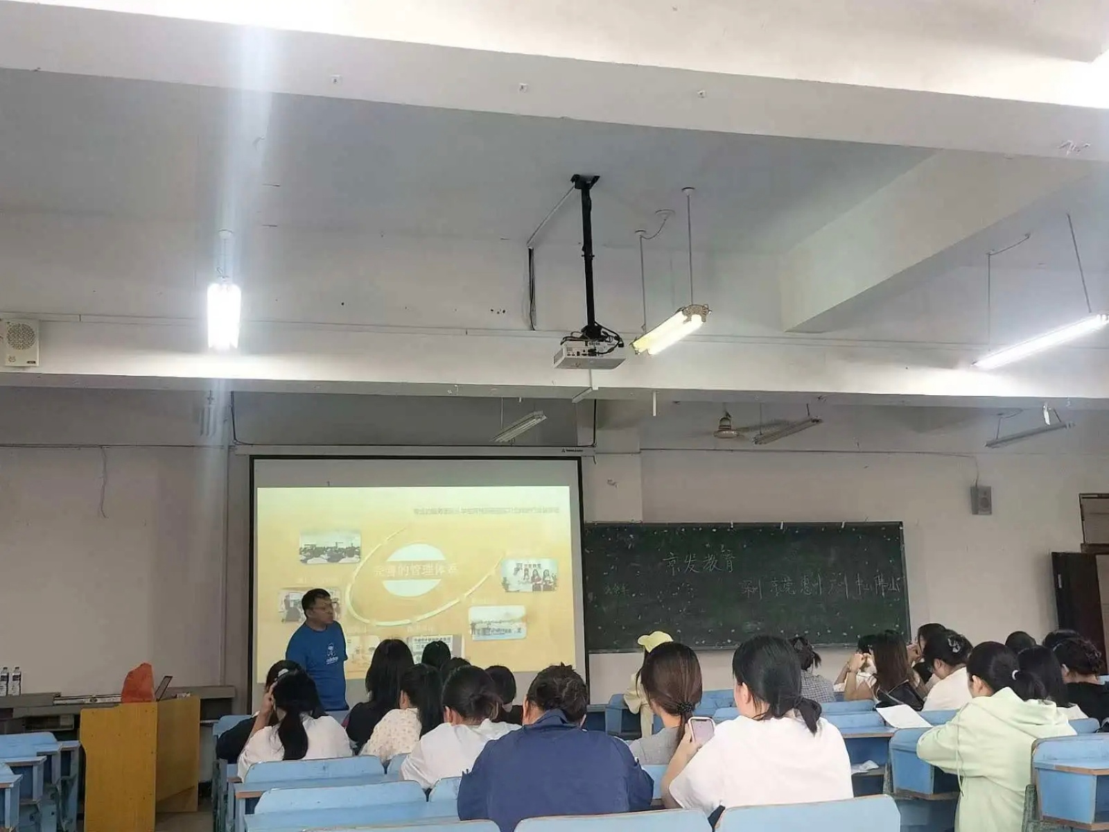江西科技職業(yè)學(xué)院國際教育學(xué)院 引領(lǐng)教育軟件科技領(lǐng)域的技術(shù)創(chuàng)新與應(yīng)用